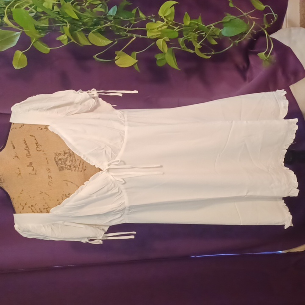 NWT DOLLSKILL 2x white mini dress with ruffles hem and sweetheart neck.